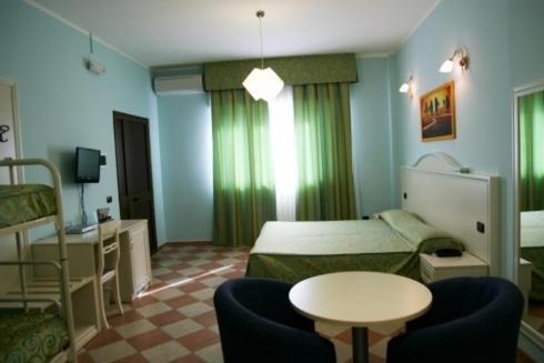 Hotel Aurora Latina