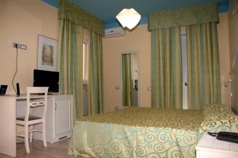 Aurora Hotel Latina